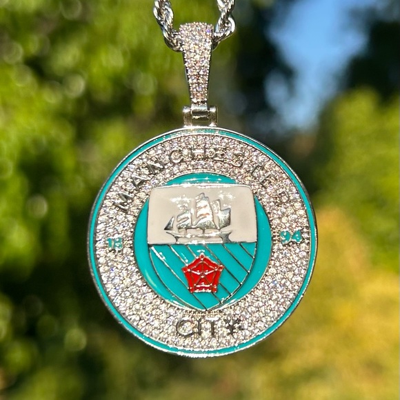 Manchester City Necklace Soccer Chain and Team Badge Pendant Gift - Picture 4 of 7